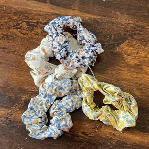 NWT four floral scrunchie pack